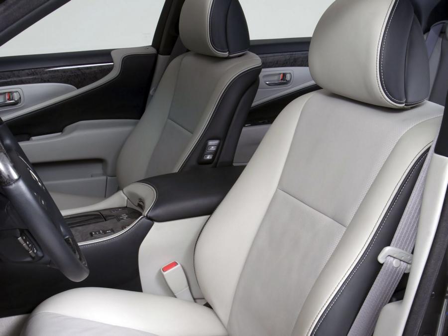  Lexus LS460 VIP by Wald 2007 года  (фото 6 из 6)